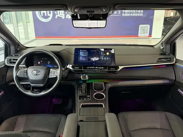 Toyota Sienna — Фото автомобиля 15