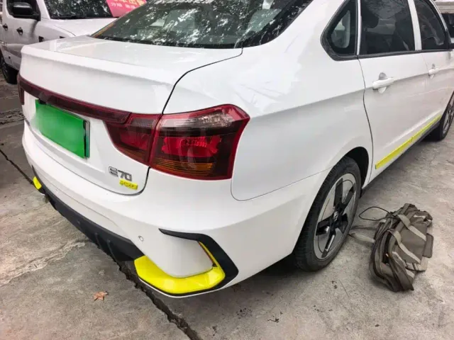 Dongfeng Fengshen E70 — Фото автомобиля 7