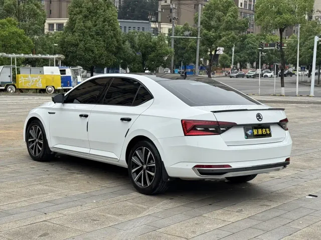 Skoda Superb — Фото автомобиля 7