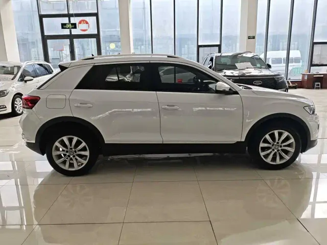 Volkswagen T-Roc — Фото автомобиля 4