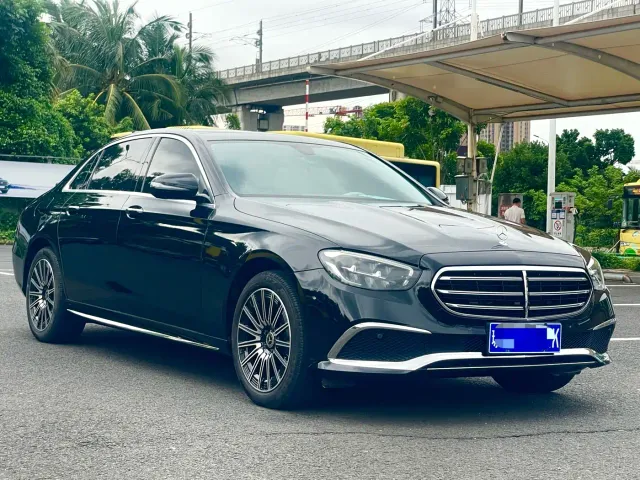 Mercedes-Benz E-Class — Фото автомобиля 3