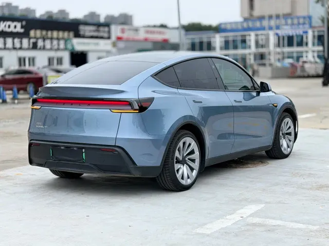 Tesla Model Y — Фото автомобиля 7