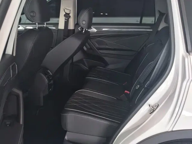 Volkswagen Tiguan L — Фото автомобиля 10