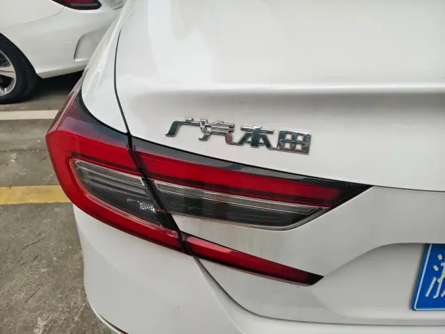 Honda Accord — Фото автомобиля 10
