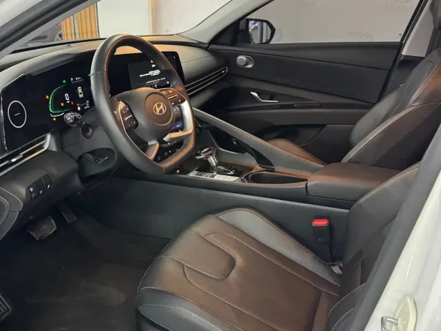Hyundai Elantra — Фото автомобиля 4