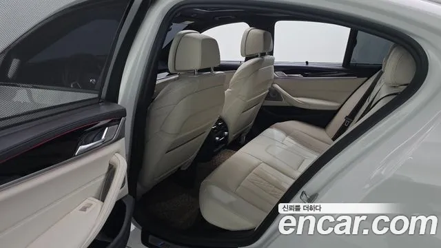 BMW 5 Series G30 — Фото автомобиля 18