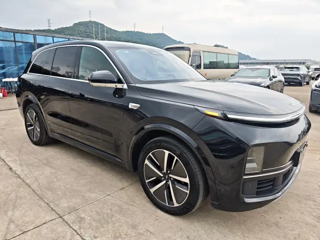 Li Auto L8 — Фото автомобиля 3