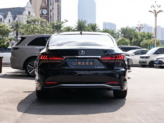 Lexus LS — Фото автомобиля 5