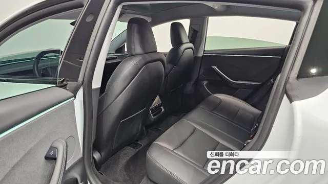 Tesla Model 3 — Фото автомобиля 18