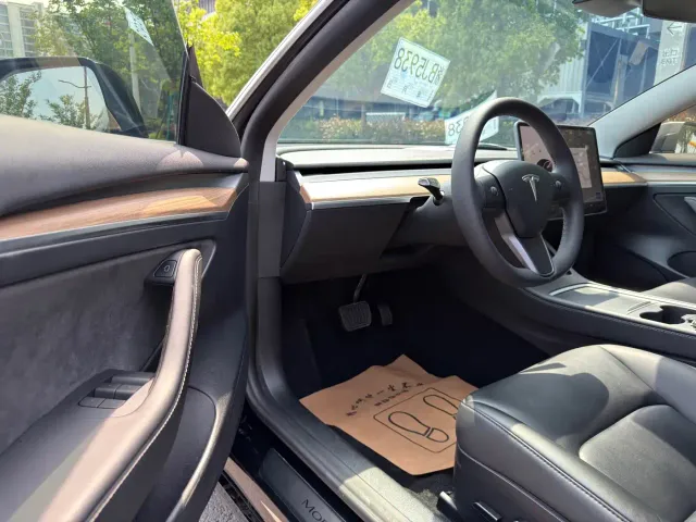 Tesla Model 3 — Фото автомобиля 4