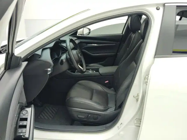 Mazda Axela — Фото автомобиля 9