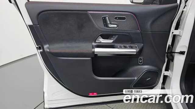 Mercedes-Benz EQA — Фото автомобиля 24