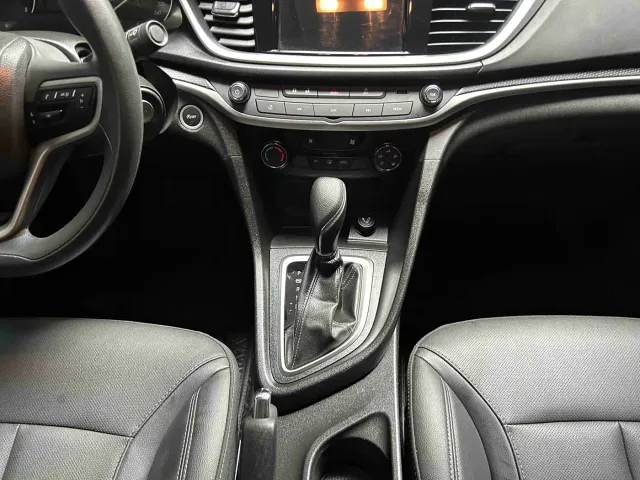 Buick Excelle — Фото автомобиля 7