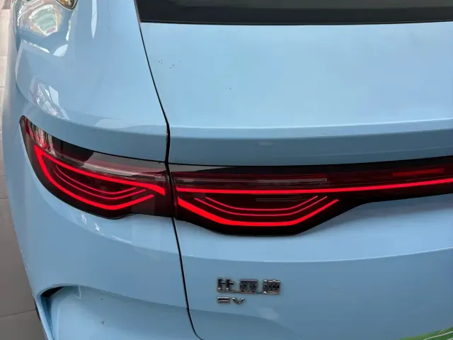 BYD Qin L — Фото автомобиля 6