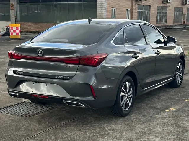 Changan Eado — Фото автомобиля 9