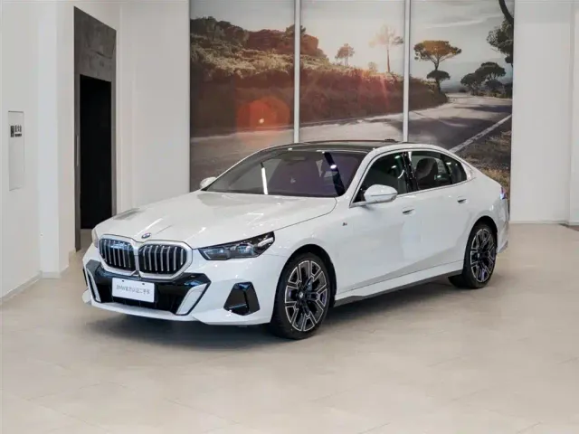 BMW 5 Series — Фото автомобиля 2