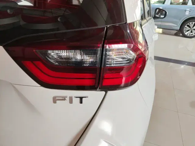 Honda Fit — Фото автомобиля 7