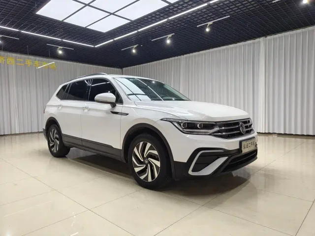 Volkswagen Tiguan L — Фото автомобиля 3