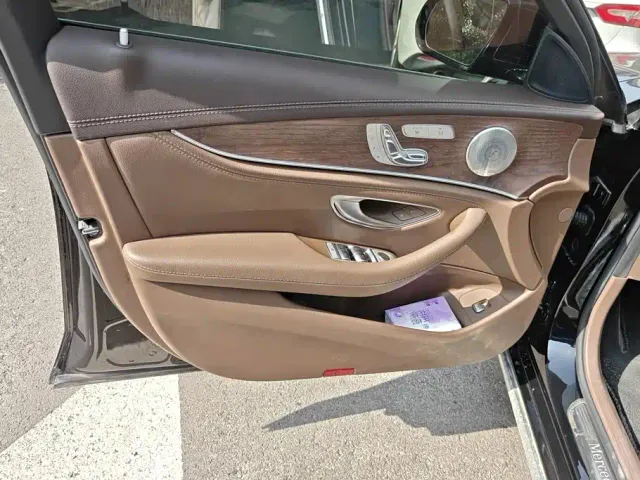 Mercedes-Benz E-Class — Фото автомобиля 7