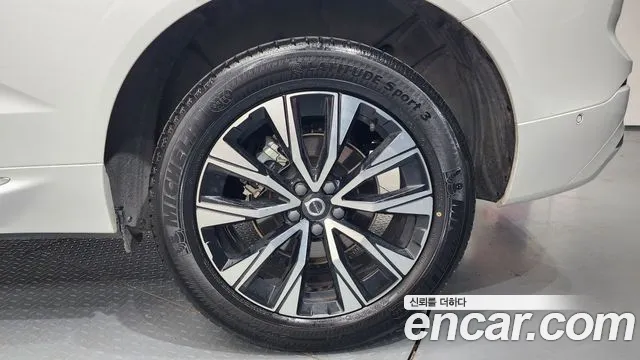 Вольво XC60 — Фото автомобиля 12