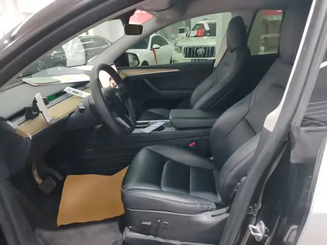 Tesla Model Y — Фото автомобиля 14