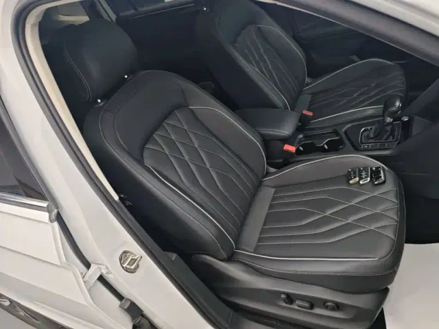 Volkswagen Tiguan L — Фото автомобиля 24
