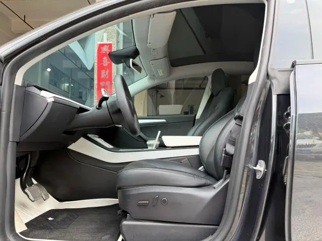 Tesla Model Y — Фото автомобиля 7