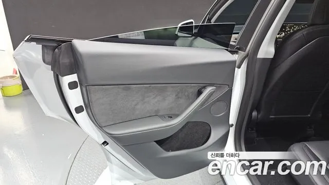 Tesla Model Y — Фото автомобиля 14
