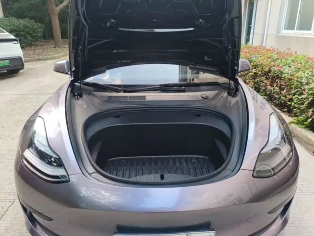 Tesla Model 3 — Фото автомобиля 19