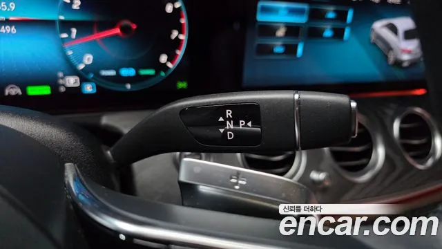 Mercedes-Benz E-Class — Фото автомобиля 12