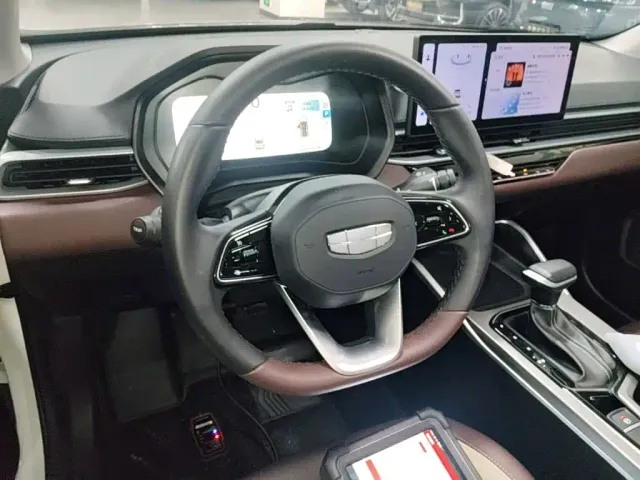 Geely Emgrand — Фото автомобиля 10