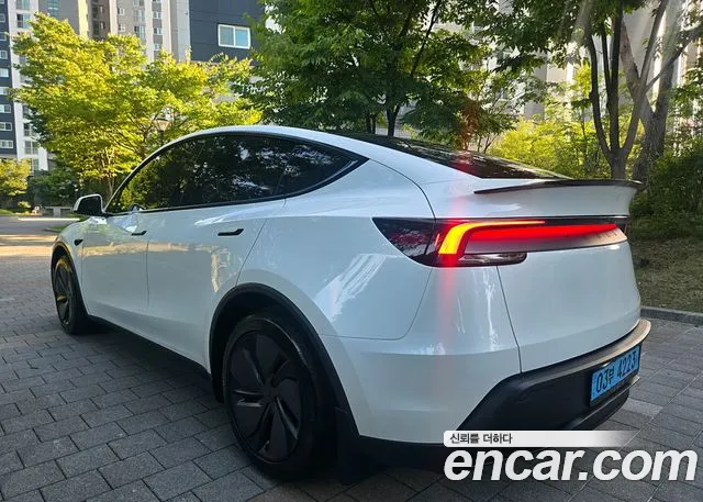 Tesla Model Y — Фото автомобиля 4