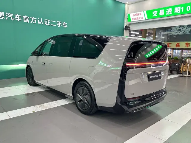 Li Auto MEGA — Фото автомобиля 17