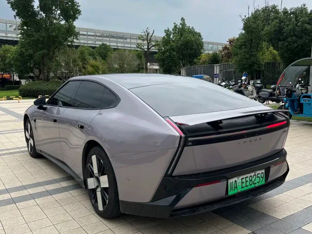 Xpeng P7 — Фото автомобиля 5