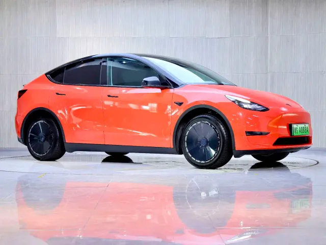 Tesla Model Y — Фото автомобиля 6