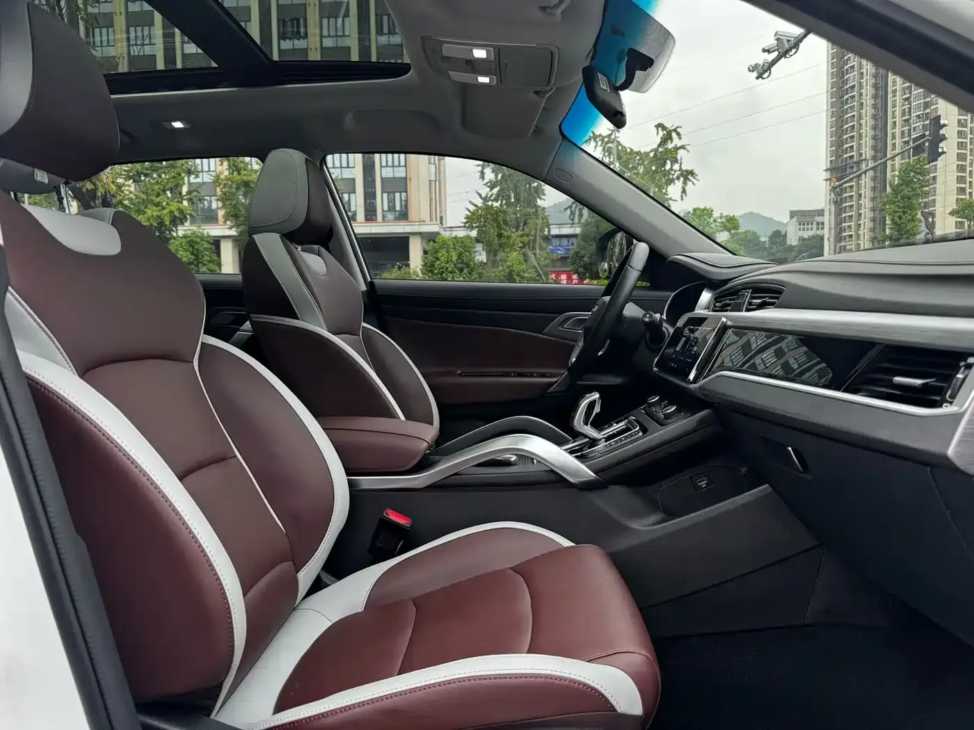 Geely Boyue 2022 1.8TD DCT Elegance — Фото автомобиля 10