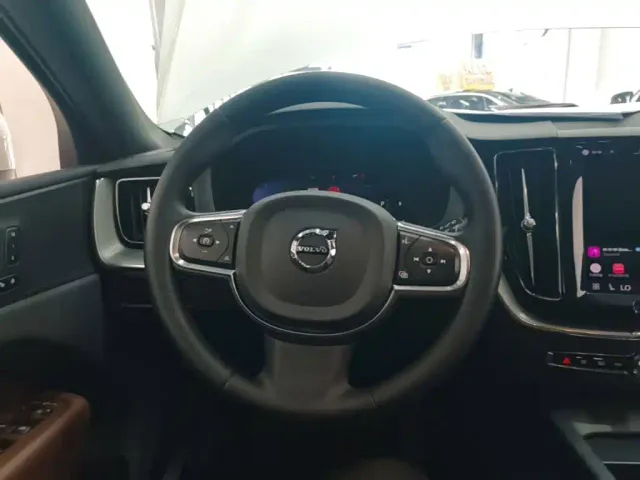 Volvo XC60 — Фото автомобиля 10
