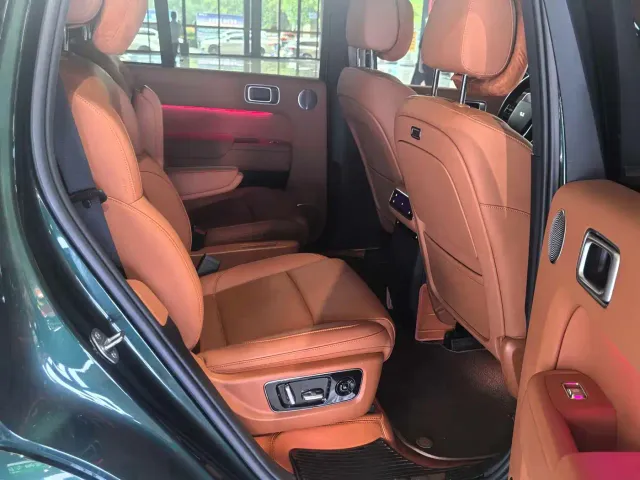 Li Auto L8 — Фото автомобиля 8