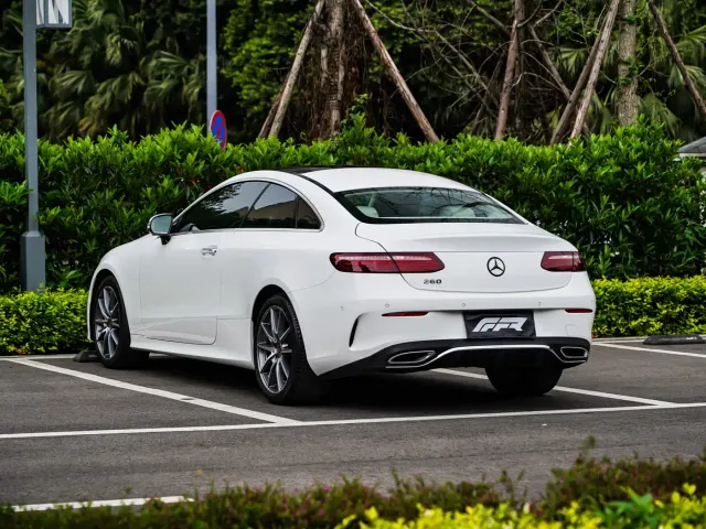 Mercedes-Benz E-Class — Фото автомобиля 12