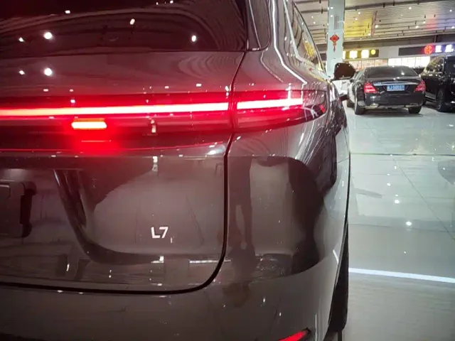Li Auto L7 — Фото автомобиля 7