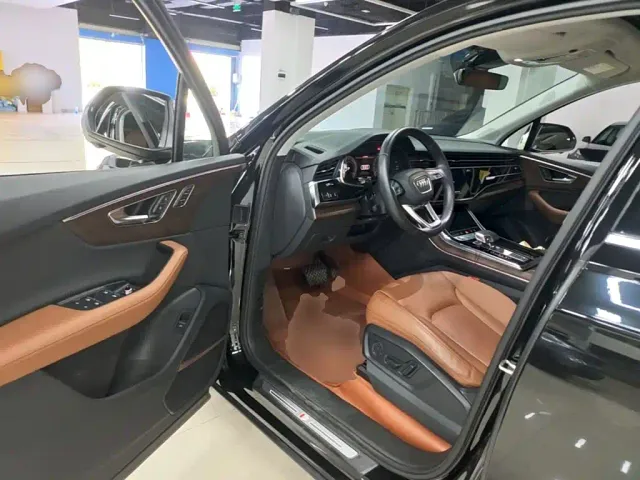 Audi Q7 — Фото автомобиля 15