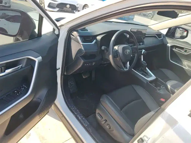 Toyota RAV4 — Фото автомобиля 15