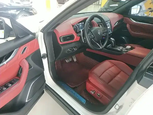 Maserati Levante — Фото автомобиля 15