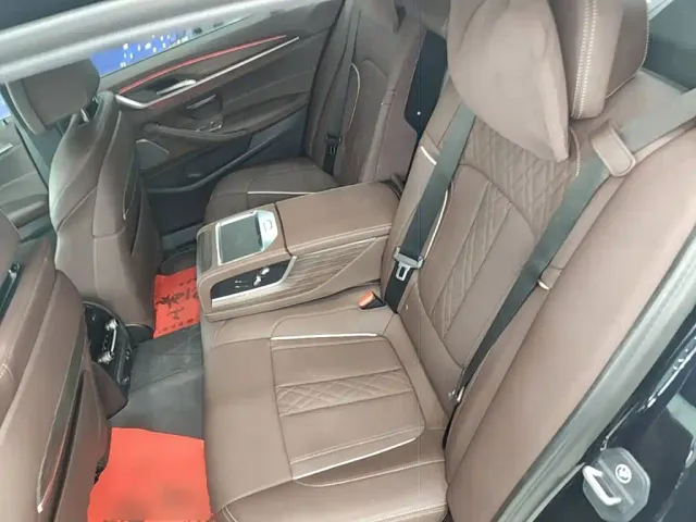 BMW 5 Series — Фото автомобиля 16