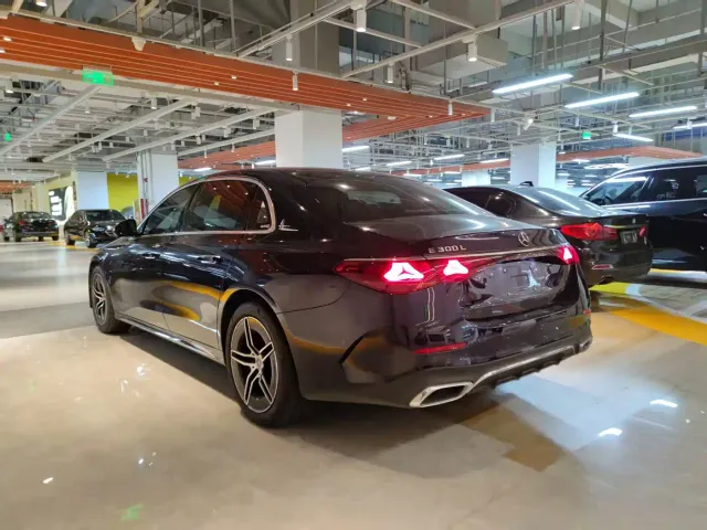 Mercedes-Benz E-Class — Фото автомобиля 16