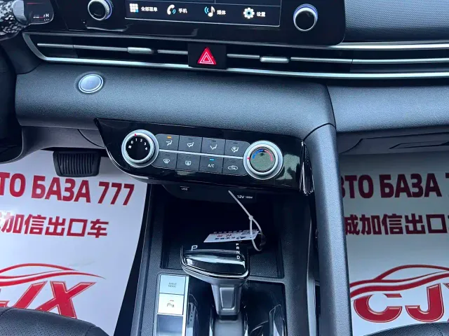 Hyundai Elantra — Фото автомобиля 12