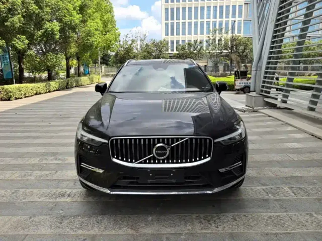 Volvo XC60 — Фото автомобиля 2