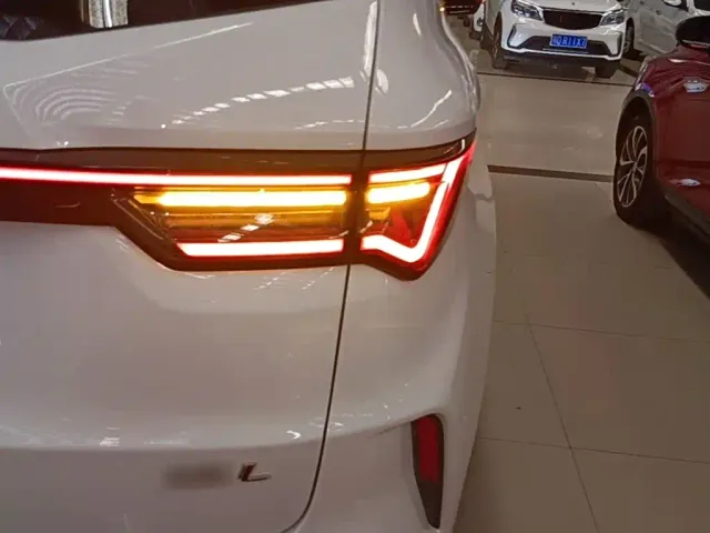 Geely Jiaji — Фото автомобиля 7