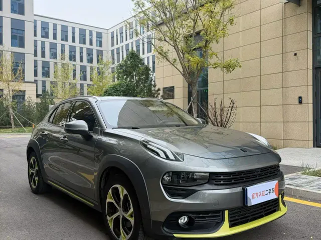 Lynk & Co 02 — Фото автомобиля 3
