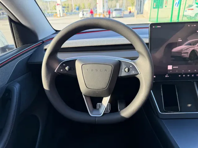 Tesla Model Y — Фото автомобиля 4